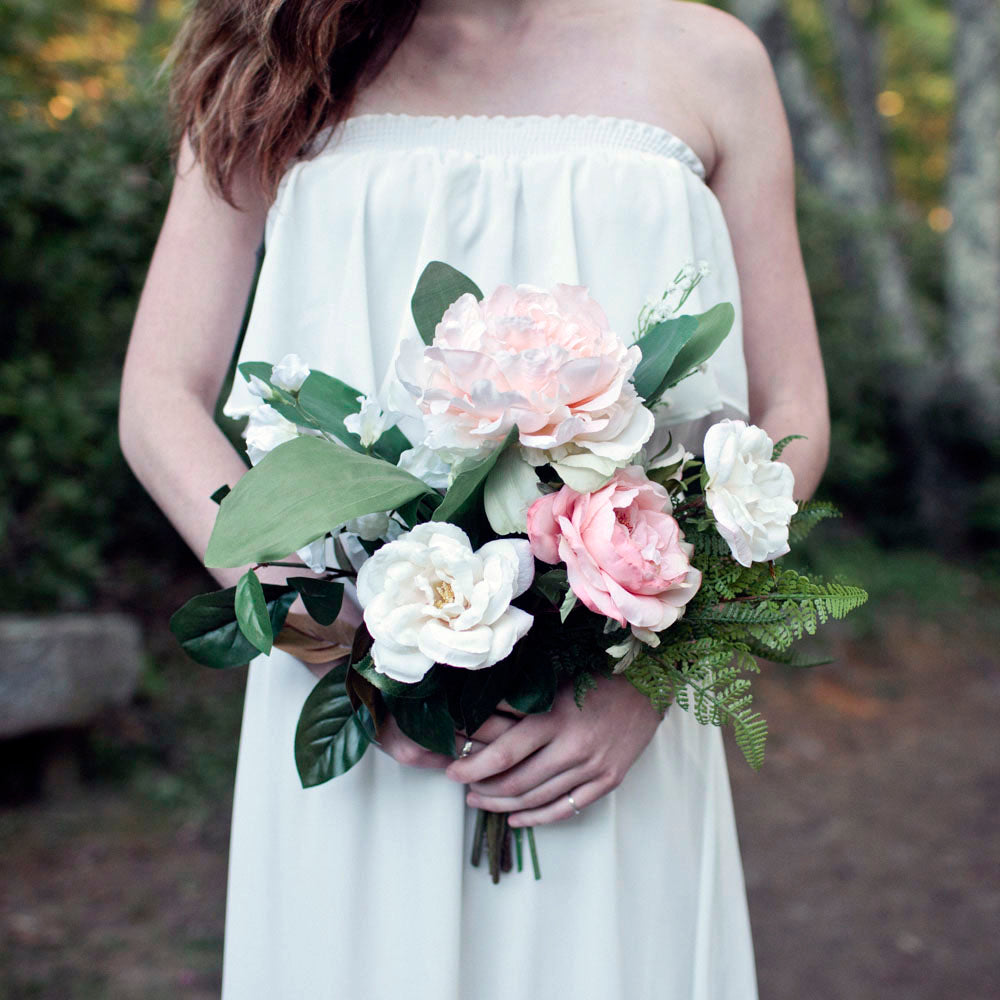 Peach bridesmaid bouquet